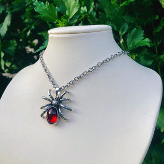 Spindel silverhalsband med röd strass