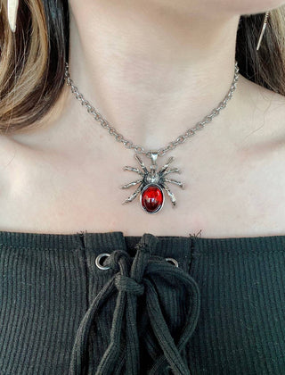 Spindel silverhalsband med röd strass