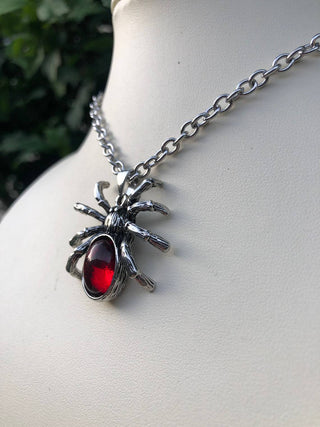 Spindel silverhalsband med röd strass