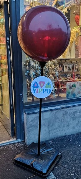 Balloon column with giant balloon