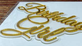 Tårtdekoration "Birthday Girl" i Guld Akryl, 11x8 cm – Cake Topper Tjejkalas